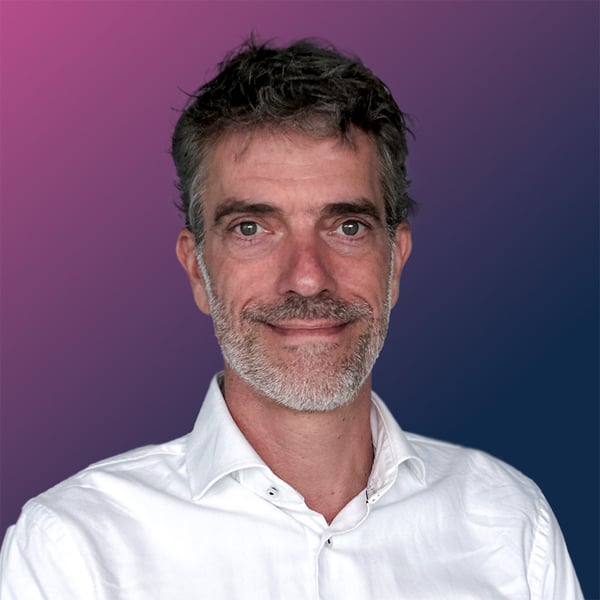 Peter_ProfilePicture_Gradient_JPEG